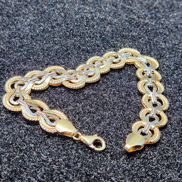 10K Gold Link Bracelet - Picture 2 of 2